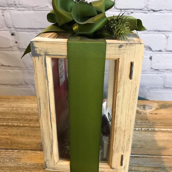 Merry Miniatures Holiday Shadow Box - Picture 5 of 9